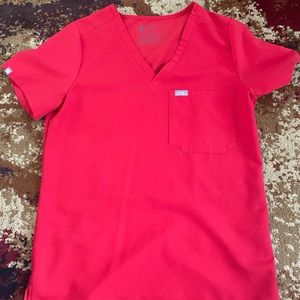 Figs scrub top. Pop red color. Catarina style